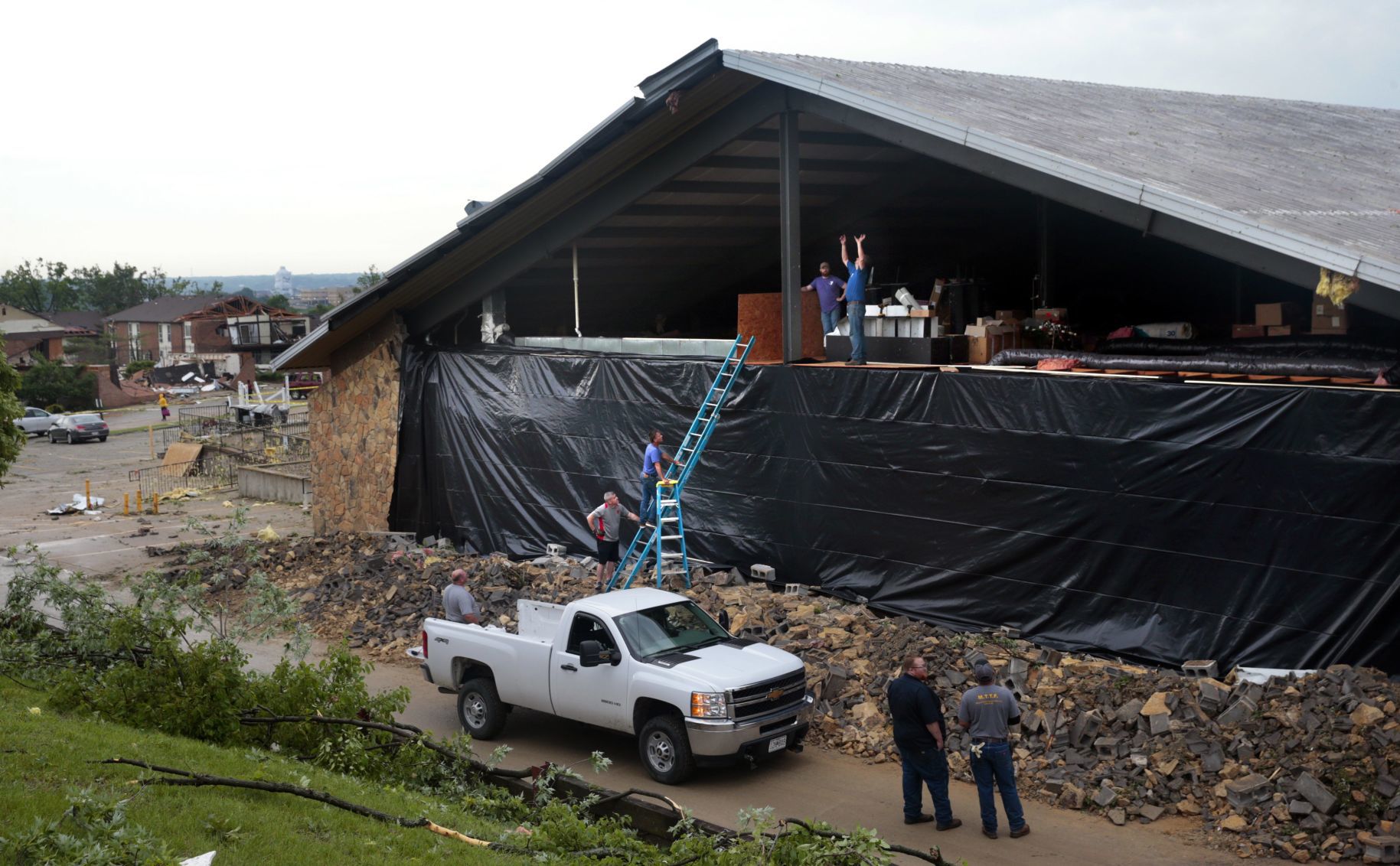 Tornado rips through Jefferson City